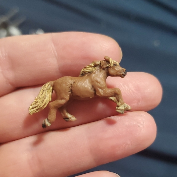 ❤️🔥10/$10❤️🔥 Mini Rubber Brown Horse Figurine - Picture 2 of 2